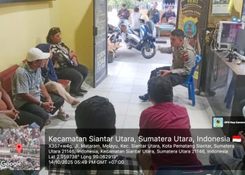 Kanit Sampata IPDA Irwan Saragih SH saat melakukan mediasi terhadap kedua belah pihak