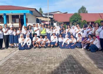 Kanit Kamsel IPDA Serly Tarigan bersama personil Unit Kamsel menggelar kegiatan Police Go To School di SMP Negeri 6