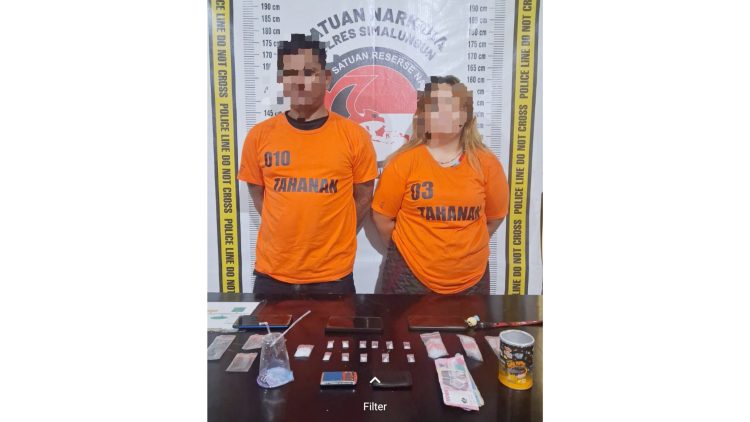 Kedua pelaku, Masdi Tarigan dan Meysinta Halawa beserta barang bukti