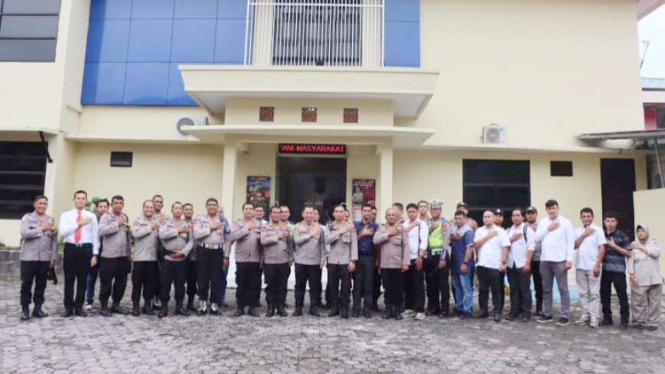 Kapolrestabes Medan, Kombes Pol Dr. Jean Calvijn Simanjuntak, S.I.K. M.H kunjungan kerja (kunker) ke Polsek Medan Baru yang disambut Kapolsek Medan Baru Kompol Hendrik Aritonang. (Foto Ist)