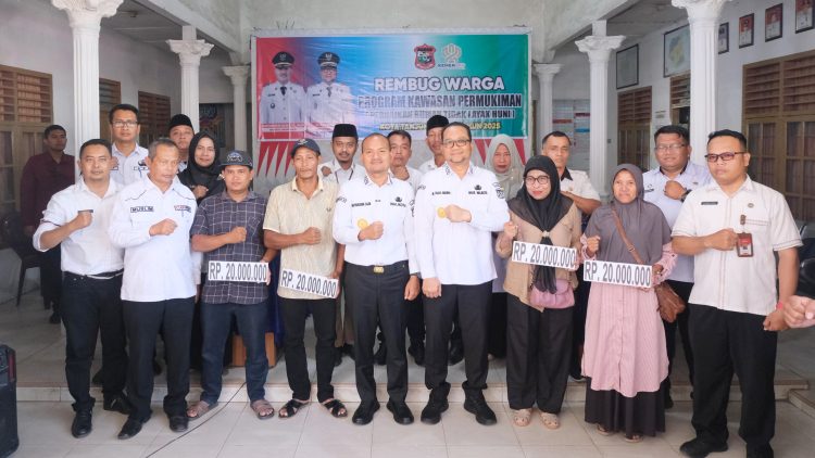 Walikota Tanjungbalai Mahyaruddin Salim Berikan Bantuan Bedah Rumah kepada 50 Warga dari 3 Kecamatan