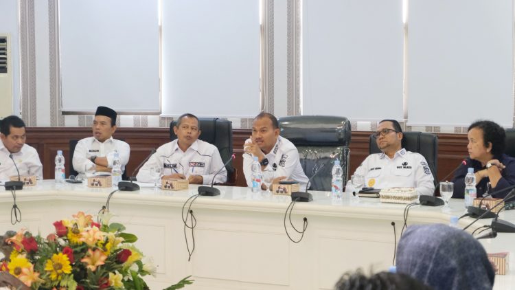 Wali Kota Tanjungbalai, Mahyaruddin Salim bersama Wakil Wali Kota Muhammad Fadly Abdina Hadiri Sosialisasi Adipura 2025