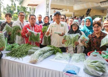 Wali Kota Pematangsiantar Wesly Silalahi SH MKn menghadiri acara peringatan World Food Day (Hari Pangan Sedunia) 2025, Dari Pekarangan ke Ketahanan KWT Menguatkan Pangan Lokal, di Balai Bolon Lapangan Adam Malik