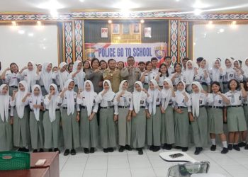 Sat Binmas Polres Simalungun saat gelar Police Go To School di Aula SMKN 3 Pematangsiantar