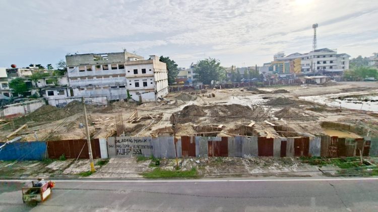 Bangunan di eks Hotel Garuda Plaza tidak memiliki PBG, tapi dilakukan pembiaran oleh anak buah Wali Kota Medan, Rico Waas. (Foto Ist)