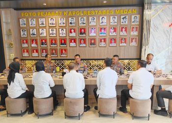 Kapolrestabes Medan Kombes Pol. Dr. Jean Calvijn Simanjuntak menerima kunjungan silaturahmi pimpinan lembaga pemasyarakatan dan rutan se-Kota Medan di Lobby Mapolrestabes Medan. (Foto Ist)