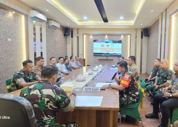 Kapolrestabes Medan Kombes Pol Jean Calvijn Simanjuntak hadiri rapat koordinasi program TNI Manunggal Membangun Desa (TMMD) ke-126 TA 2025 di Aula Makodim 0201/Medan. (Foto Ist)