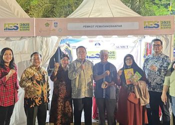 Wali Kota Pematangsiantar Wesly Silalahi SH MKn didampingi Ketua TP PKK Ny Liswati Wesly Silalahi menghadiri Pembukaan Indonesia Ekonomi Syariah (IES) Tahun 2025-Forum & Expo di Islamic Center Kota Mataram Provinsi Nusa Tenggara Barat.
