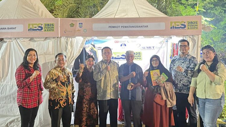 Wali Kota Pematangsiantar Wesly Silalahi SH MKn didampingi Ketua TP PKK Ny Liswati Wesly Silalahi menghadiri Pembukaan Indonesia Ekonomi Syariah (IES) Tahun 2025-Forum & Expo di Islamic Center Kota Mataram Provinsi Nusa Tenggara Barat.
