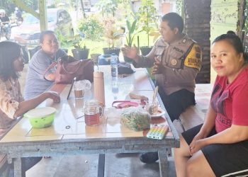 Bhabinkamtibmas Kelurahan Simarimbun Bripka Johannes C. Siregar sambangi masyarakat Lumban Bingan