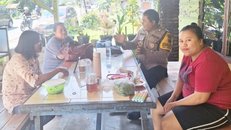 Bhabinkamtibmas Kelurahan Simarimbun Bripka Johannes C. Siregar sambangi masyarakat Lumban Bingan