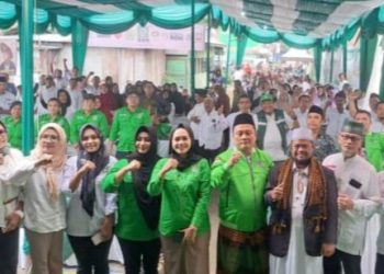 Anggota DPRD Kota Medan, Lailatul Badri didampingi Ketua DPC PKB Kota Medan Hamdan Simbolon serta pengurus saat mengelar doa kebangsaan. (Foto Ist)