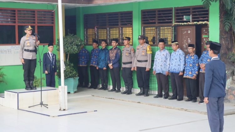 Kapolres Pematangsiantar AKBP Sah Udur T.M. Sitinjak SH. SIK. MH hadir menjadi pembina upacara
