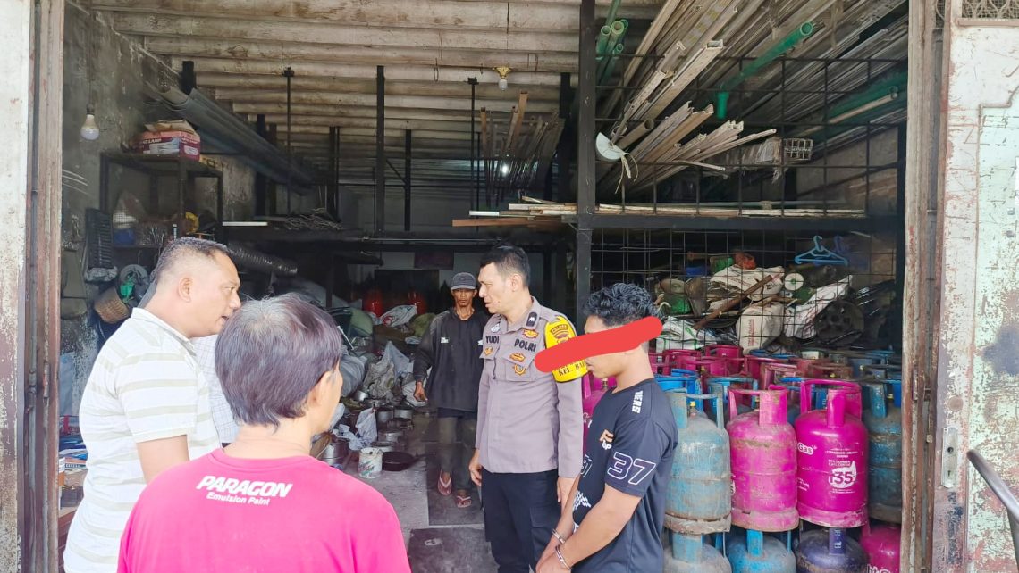 Tim Opsnal Unit Reskrim Polsek Sianțar Utara bawa pihak pertama SPT untuk mengamankan barang bukti yang sudah sempat dijual