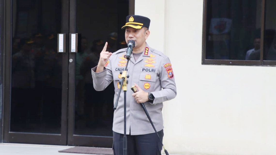 Kapolrestabes Medan Kombes Pol Dr. Jean Calvijn Simanjuntak, bersama Pejabat Utama ngantor di Polsek Sunggal. (Foto Ist)