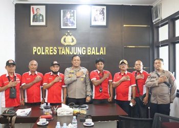 Kapolres Tanjungbalai AKBP Welman Feri, SIK, MIK didampingi Kasubsi PIDM Sihumas IPDA M. Ruslan, SIP menerima Audiensi DPC PWRI Kota Tanjungbalai,