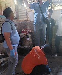 Personil Polsek Perdagangan bersama Tim Inafis saat olah TKP di Rumah Kosong