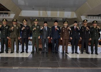 Junaedi Antonius Sitanggang SSTP MSi Sekda Kota Pematangsiantar menjadi inspektur upacara Peringatan Hari Kesaktian Pancasila Tahun 2025