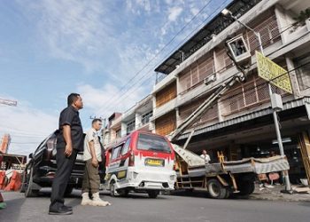 Kepala Diskominfo Kota Pematangsiantar Johannes Sihombing SSTP. MSi hadir saat pemasangan CCTV di tempat relokasi para pedagang eks Gedung IV Pasar Horas