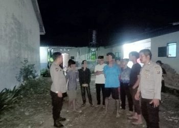 personil piket Polsek Siantar Selatan gerak cepat melakukan mediasi masalah keributan di jalan Nias Ujung