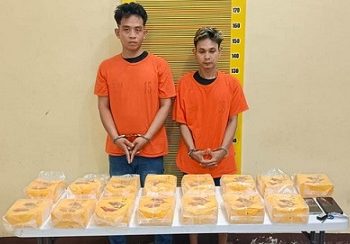 Kedua tersangka, Suherman dan Khirul Jefri beserta barang bukti 