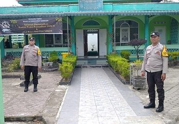 Piket Bhabinkamtibmas Kelurahan Simalungun AIPTU Untung JF Nainggolan dan Bhabinkamtibmas Kelurahan Kristen BRIPKA Swandi Hutabarat melaksanakan patroli dan sambang di sejumlah Mesjid