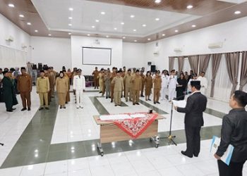 Wali Kota Pematangsiantar Wesly Silalahi SH MKn diwakili Sekda Junaedi Antonius Sitanggang SSTP MSi melantik 51 Pejabat Administrator dan Pengawas di Lingkungan Pemko Pematangsiantar.