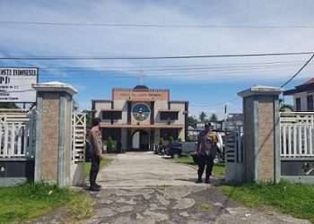 piket Bhabinkamtibmas menggelar kegiatan patroli gereja dalam rangka memberikan rasa aman pelaksanaan ibadah minggu