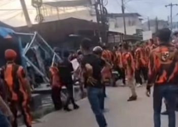 Bentrokan ormas di Jalan Garuda, Kelurahan Tegal Sari Mandala II, Medan Area. (Foto Ist)
