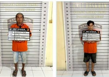 Dua pelaku pencuri penutup besi drainse yang ditangkap Polsek Medan Timur. (Foto Ist)