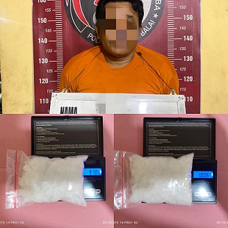 Tersangka F dan barang bukti
