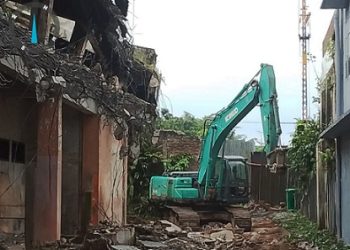 Pemko Pematangsiantar telah memulai proses perobohan Gedung IV Pasar Horas di Jalan Merdeka Kelurahan Dwikora Kecamatan Siantar Barat