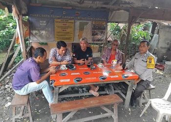 piket Bhabinkamtibmas AIPTU RP. Damanik dan BRIPKA Agus R menggelar patroli Kampung Bebas dari Narkoba (KBN) Jalan Jawa