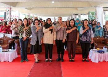 Kapolres Pematangsiantar AKBP Sah Udur T.M. Sitinjak SH. SIK. MH bersama Wakil Walikota Pematangsiantar, Herlina, undangan dan peserta saat kampanyekan "Rise and Speak"