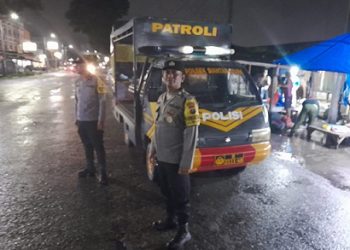 piket Bhabinkamtibmas AIPTU H. Simangsunsong, AIPTU P. Simanjuntak dan AIPDA Yudi Patra menggelar Blue Light Patroli (BLP)
