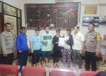 Piket Pawas bersama SPKT dan Bhabinkamtibmas menyelesaikan dugaan tindak pidana Penganiayaan di Jalan Nanggar Suasa dengan mediasi