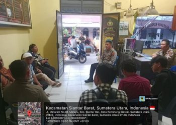 Kanit Sampata IPDA Irwan Saragih SH saat melakukan mediasi terhadap kedua belah pihak