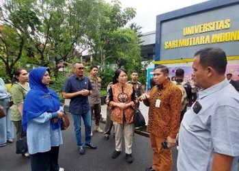 Ketua Pansus Ranperda KTR Dr Dra Lily MBA MH didampingi dr Faisal Arbie, M Muslim dan Roma Uli Silalahi saat kunjungi kampus Universitas Sari Mutiara (USM) Medan. (Foto Ist)