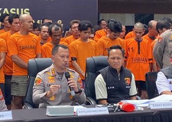 Kapolrestabes Medan, Kombes Pol Jean Calvijn Simanjuntak didampingi Kasat Reskrim AKBP Bayu Putro Wijayanto dan Kasat Narkoba Kompol Rafli Yusuf Nugraha saat paparan hasil tangkapan kepada wartawan dalam sepekan. (Foto Ist)