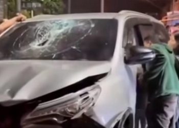 Mobil Toyota Fortuner yang menabrak penarik becak barang yang akhirnya tewas di Jalan Jamin Ginting. (Foto Ist)