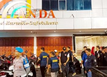 Polres Pematangsiantar saat raza gabungan di THM Karaoke Anda