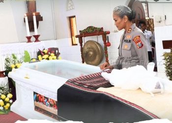Kapolres Pematangsiantar AKBP Sah Udur T.M. Sitinjak SH. SIK. MH melayat jenajah Uskup Emeritus Agung Medan Mgr, Alfred Gonti Pius Datubara, OFM, Cap di Gereja Katolik Paroki St. Laurentius Brindisi Jl. Sibolga