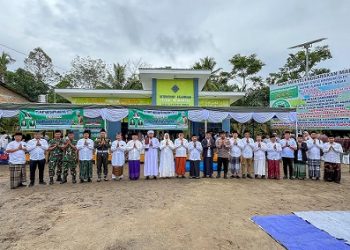 Wakil Wali Kota Herlina menjadi inspektur upacara Peringatan Hari Santri Nasional ke XI Tahun 2025, di Ponpes Mahabbaturrosul SAW, di Kelurahan Simarimbun Kecamatan Siantar Marimbun.