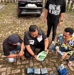 Personil Satuan Narkoba Polrestabes Medan menangkap jaringan narkoba Malaysia Indonesia di Asahan. (Foto Ist)