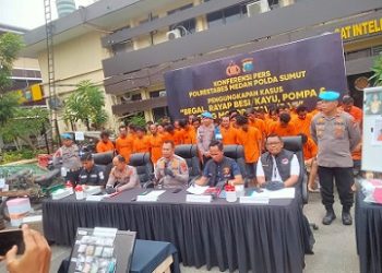 Kapolrestabes Medan Kombes Pol Jean Calvijn Simanjuntak saat menggelar konferensi pers hasil tangkapan tindak kejahatan. (Foto Ist)