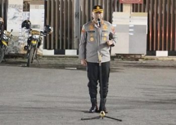 Kapolrestabes Medan, Kombes Jean Calvijn Simanjuntak saat apel Kegiatan Rutin yang Ditingkatkan (KRYD) di Komplek Padang Hijau, Medan Krio, Sunggal, Deli Serdang.  (Foto Ist)