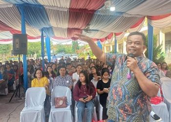 Anggota DPRD Kota Medan Binsar Simarmata saat menggelar sosialisasi Perda (Sosper) produk hukum Pemko Medan Perda Pemko Medan Perda No 3 Tahun 2021 tentang Penyelenggaraan Administrasi Kependudukan. (Foto Ist)
