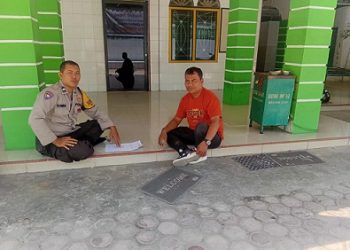 Bhabinkamtibmas Kelurahan Asuhan menggelar sambang di Mesjid Darul Azhar