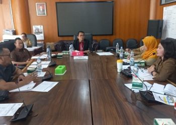 Ketua Komisi 4 DPRD Medan Paul Mei Anton Simanjuntak saat rapat evalusi triwulan III dengan DLH Kota Medan di ruang Komisi 4. (Foto Ist)