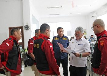 Kejati Sumut melakukan penggeledahan di dua lokasi di Belawan, Kota Medan, terkait dugaan korupsi pada penerimaan negara bukan pajak (PNBP) dari sektor jasa kepelabuhanan dan kenavigasian tahun anggaran 2023 hingga 2024. (Foto Ist)